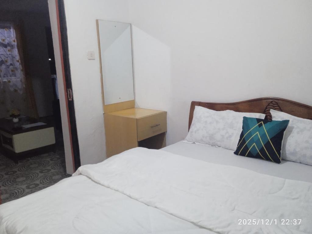 One-Bedroom Apartment with Balcony